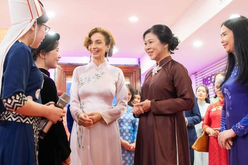 Phu nhân Tổng Bí thư và Tổng giám đốc UNESCO dự Triển lãm 'Chúng tôi CÓ THỂ'