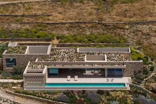 Ngắm trọn villa được thiết kế với cảnh quan tựa núi