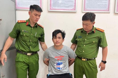 Tạm giam 'nghịch tử' đánh mẹ, đâm thành viên tổ an ninh trật tự