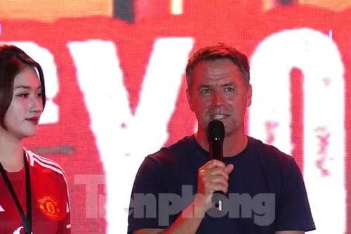 Michael Owen nói về chiếc áo số 7 với người hâm mộ Đà Nẵng