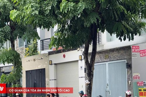 Muôn vàn nỗi lo bên ngoài phòng thi