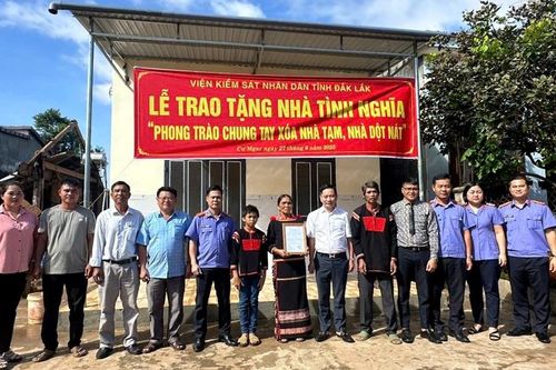 Ấm lòng lễ trao mái ấm cho hộ nghèo người dân tộc thiểu số