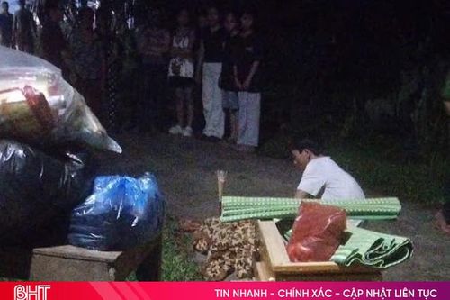 Bé trai 2 tuổi đuối nước thương tâm dưới mương nước