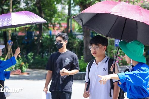 Hình ảnh đẹp về những lực lượng tham gia hỗ trợ kỳ thi THPT năm 2025