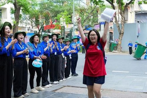 Chặng cuối kỳ thi tốt nghiệp THPT 2025: Thí sinh kỳ vọng môn tự chọn 'dễ thở' hơn