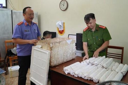 Khởi tố 4 người vụ mua thuốc nổ chế mìn