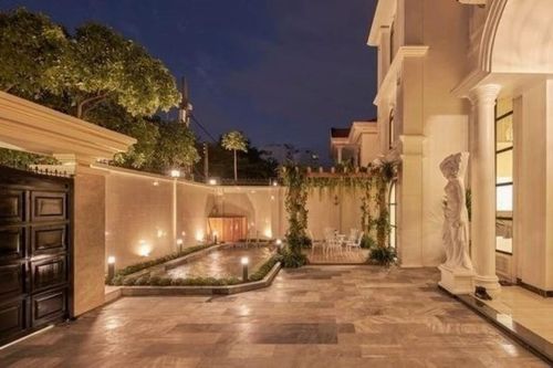 Bên trong biệt thự 600m² xa hoa của 'nữ hoàng phòng trà' Lệ Quyên tại TP.HCM