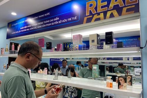 Trưng bày các sản phẩm tịch thu trong Tháng cao điểm chống hàng giả, gian lận thương mại
