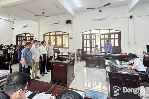 Lập lại 'kỷ cương' trong quản lý đất đai Bài 2: Lỗ hổng quản lý hay sự tiếp tay của cán bộ suy thoái?