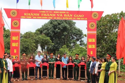 Công ty 74 bàn giao công trình 'Sao sáng buôn làng' và nhà ở cho công nhân có hoàn cảnh khó khăn