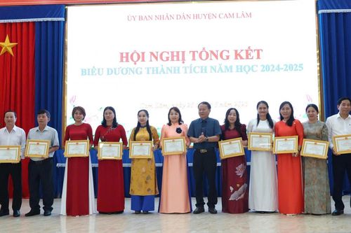 Cam Lâm tổ chức tổng kết, biểu dương thành tích năm học 2024-2025