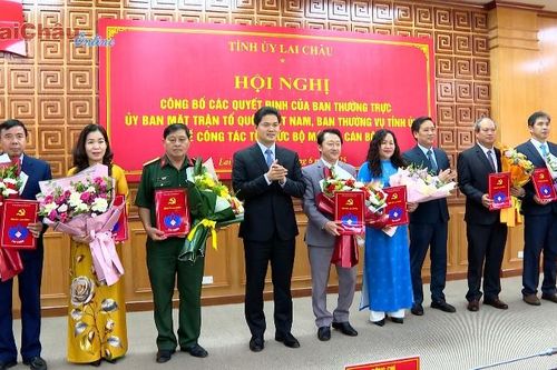 Công bố các quyết định của Ban Thường trực Ủy ban Mặt trận Tổ quốc, Ban Thường vụ Tỉnh ủy về công tác tổ chức bộ máy và cán bộ