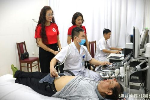 Khám bệnh, cấp thuốc miễn phí cho nạn nhân chất độc da cam