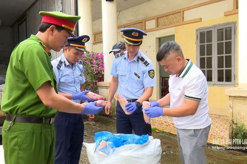 Thu giữ gần 1 tấn thực phẩm không rõ nguồn gốc