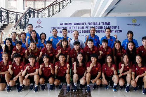 Tổng thư kí VFF gặp mặt động viên Đội tuyển nữ Việt Nam