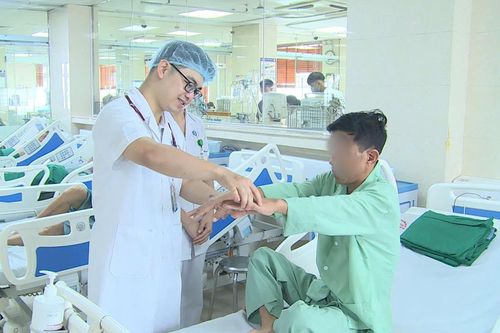 Cấp cứu thành công người bệnh đột quỵ não khi đang uống rượu