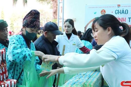 Hoạt động thiện nguyện tiếp sức bệnh nhân nghèo