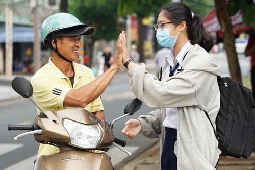 Hư xe trên đường, thí sinh có pha xử lý thông minh để không bỏ lỡ kỳ thi tốt nghiệp THPT