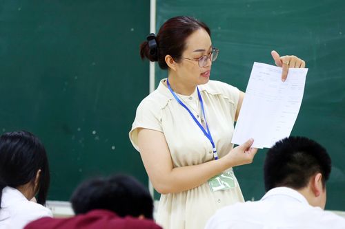 15 thí sinh bị đình chỉ trong ngày thi đầu tiên