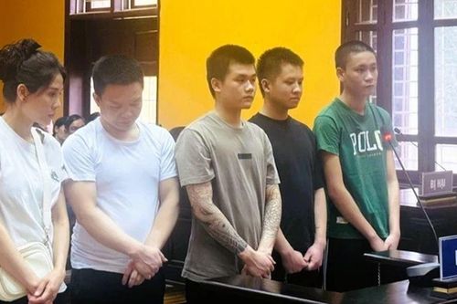 Vợ chồng chủ quán karaoke đánh đập, giữ ô tô của khách hát nhận cái kết thế nào?