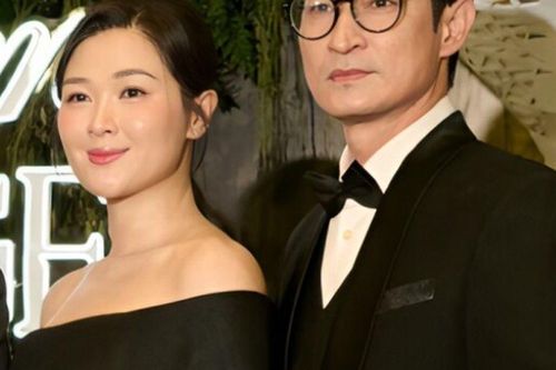 Huy Khánh đăng ảnh Mạc Anh Thư kèm tuyên bố mối quan hệ, vẫn si mê người xưa được khuyên 'cua lại vợ cũ'