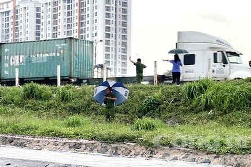 Truy bắt nghi can chém chết người lúc rạng sáng