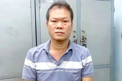 Bắt kẻ phá cửa hàng xóm vì bị nhắc 'hát karaoke quá lớn'