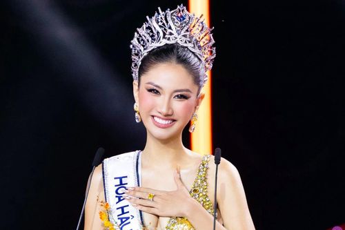 Tân Hoa hậu Hoàn vũ trả lời song ngữ đề thi Văn tốt nghiệp