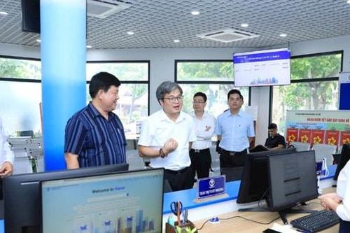 Phường Tây Hồ và Phú Thượng tiếp nhận thủ tục hành chính phi địa giới từ ngày 27-6-2025