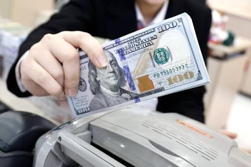 Tỷ giá USD tăng mạnh trên thị trường tự do