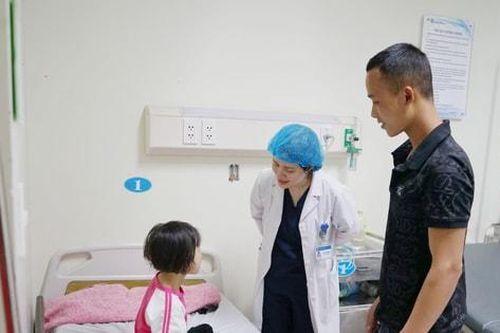Nuốt cúc áo, bệnh nhi 5 tuổi phải cấp cứu dị vật đường thở