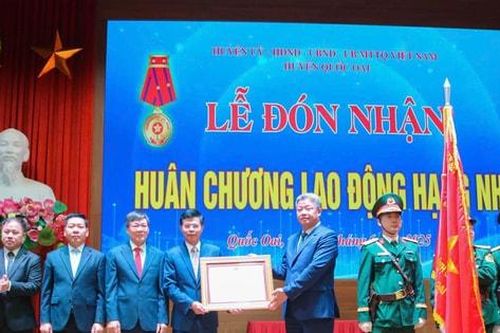 Huyện Quốc Oai đón nhận Huân chương Lao động hạng Nhì