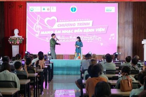Những nụ cười hạnh phúc của người bệnh với Chương trình 'Mang âm nhạc đến bệnh viện' số 219