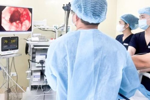 Phát hiện hàng trăm polyp bám chi chít trong ruột nam sinh 17 tuổi từ dấu hiệu nhiều người Việt bỏ qua