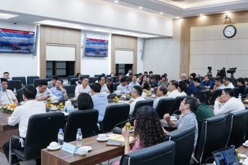 Tìm kiếm tác phẩm ảnh báo chí phản ánh 'Việt Nam trên hành trình đổi mới'