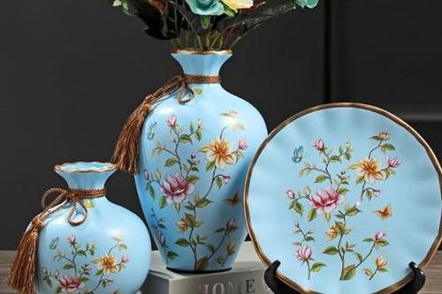 Cách sử dụng lọ hoa gốm nghệ thuật để trang trí nhà, giúp không gian sống của bạn đẹp, tươi mới, hài hòa và đầy sức sống