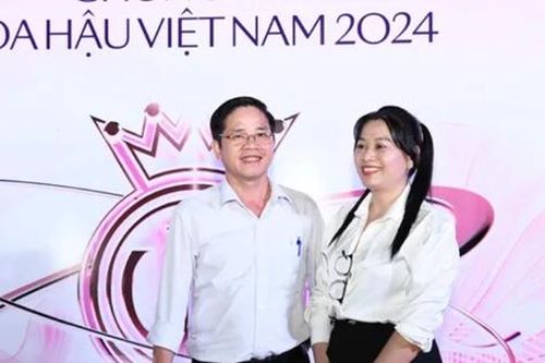 Bố mẹ Hoa hậu Thanh Thủy đến Huế chứng kiến khoảnh khắc khép lại nhiệm kỳ đáng nhớ của con gái