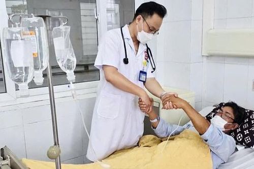 Ăn con so biển, người đàn ông phải nhập viện cấp cứu