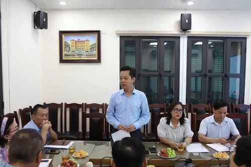 Lắng nghe ý kiến đảng viên phường Điện Biên (quận Ba Đình) chuyển sinh hoạt Đảng về phường Hoàn Kiếm (mới)
