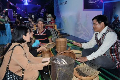 Đưa nghề truyền thống của dân tộc Hrê trở thành sản phẩm du lịch hấp dẫn