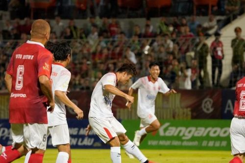 Sân vận động Hòa Xuân bùng nổ với trận giao lưu bóng đá cùng huyền thoại CLB Manchester United