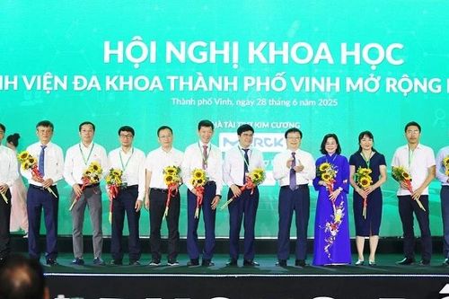 Hội nghị Khoa học mở rộng 2025 tại Bệnh viện Đa khoa TP Vinh: Đổi mới mạnh mẽ với chuyển đổi số và y tế thông minh