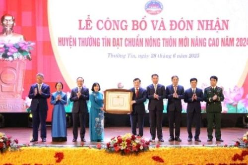 Huyện Thường Tín đón nhận danh hiệu Huyện đạt chuẩn nông thôn mới nâng cao