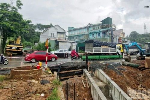 Tạm dừng thi công cống trên Quốc lộ 20 để chống ùn tắc giao thông