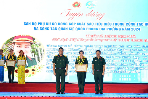 Tận tụy với phong trào, chu toàn với gia đình