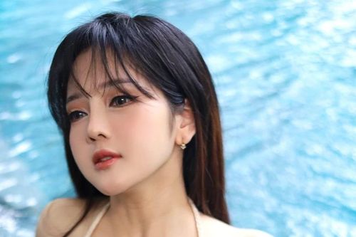 Nữ streamer xinh đẹp gây sốt vì một chi tiết 'lạ mà quen'