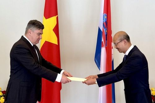 Đại sứ Bùi Lê Thái trình Thư ủy nhiệm lên Tổng thống Croatia