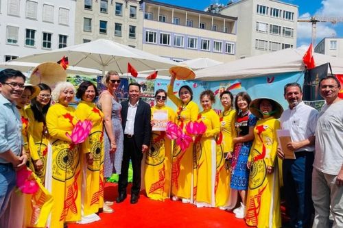 'Hương sắc Việt' ghi dấu kỷ niệm 50 năm quan hệ Việt Nam-Đức và gắn kết cộng đồng