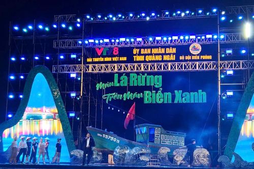 Tổng duyệt chương trình nghệ thuật đặc biệt 'Màu lá rừng trên màu biển xanh'