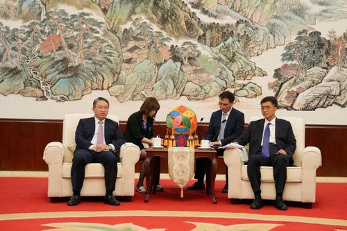 Bộ trưởng Nguyễn Hải Ninh gặp mặt Bí thư Đảng ủy Khu tự trị dân tộc Choang Quảng Tây